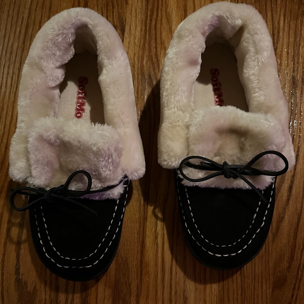 Softmoc size 9 slippers